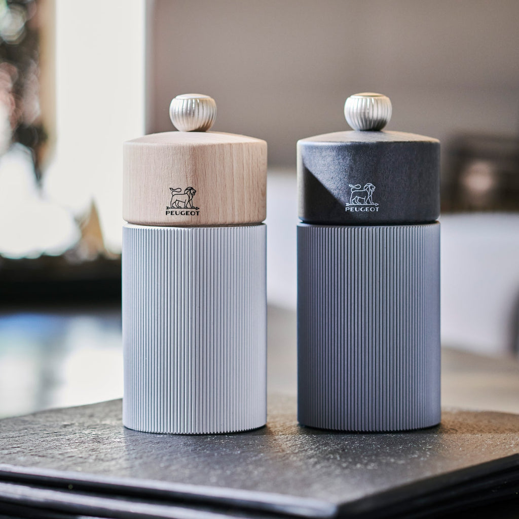 Peugeot Line Manual Pepper Mill / Carbon