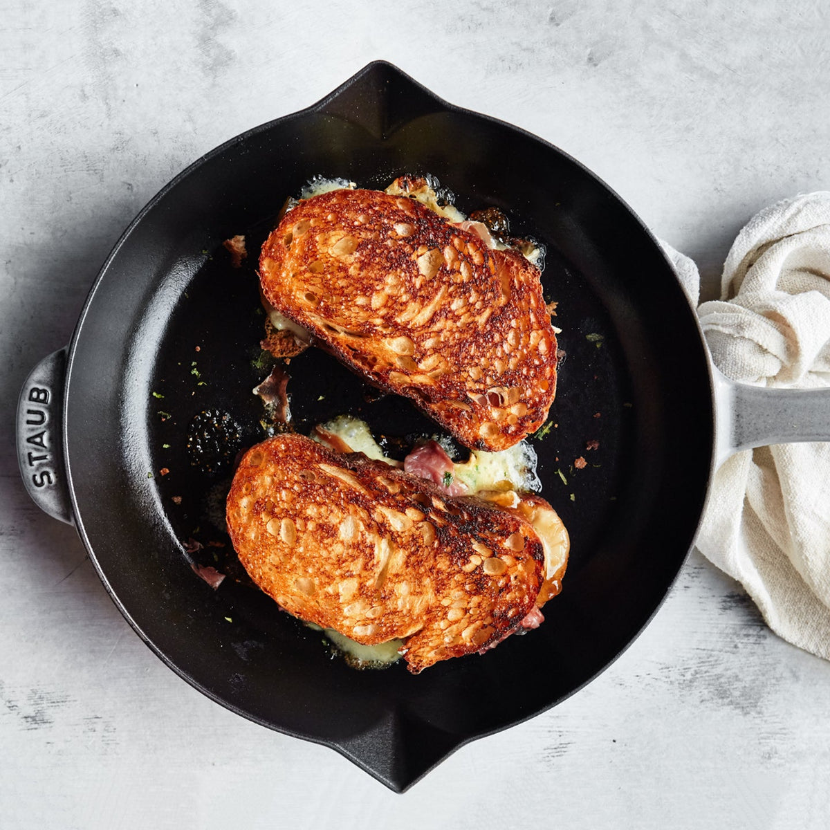 Staub Cast Iron Frying Pan / Grey