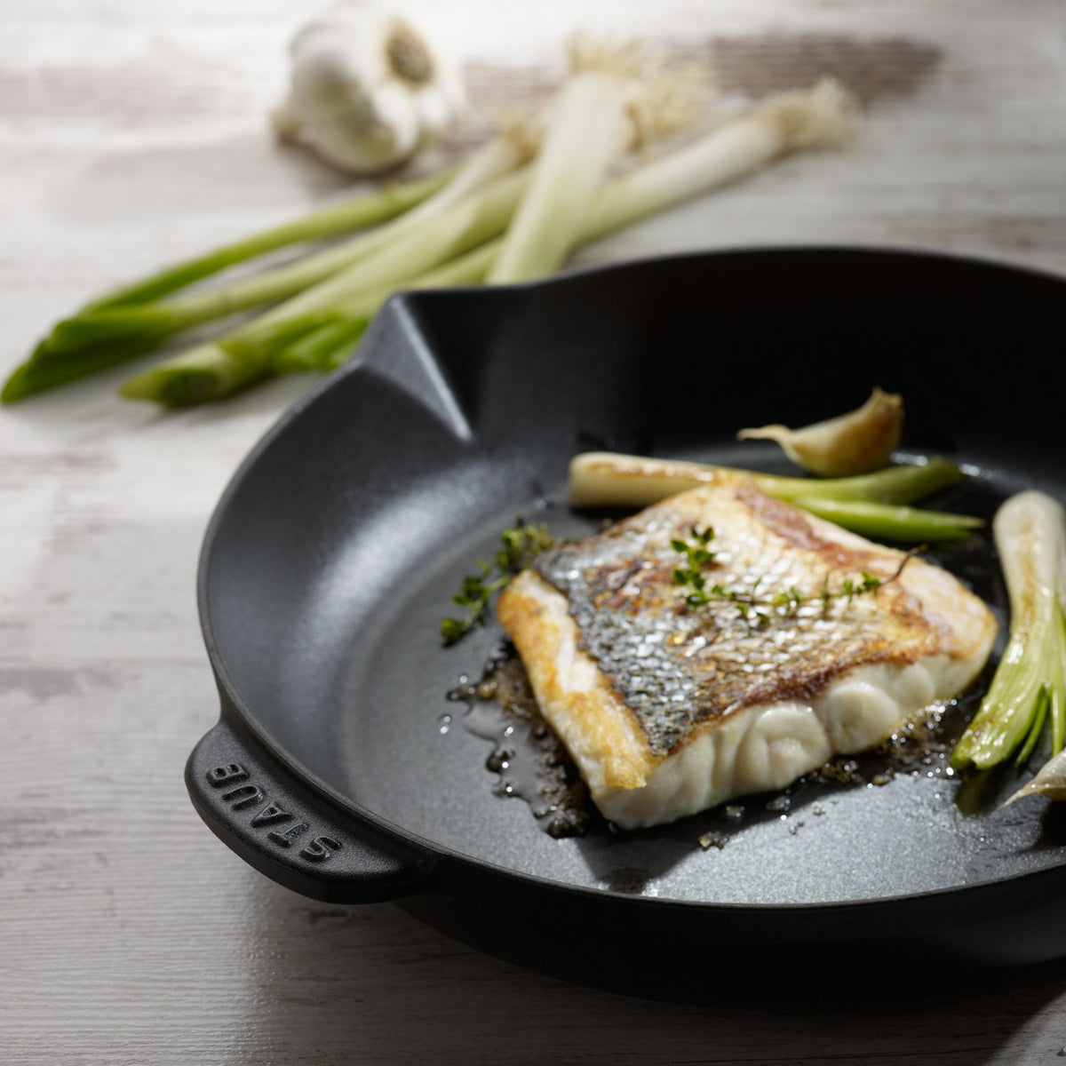 Staub Cast Iron Frying Pan / Black / 26cm