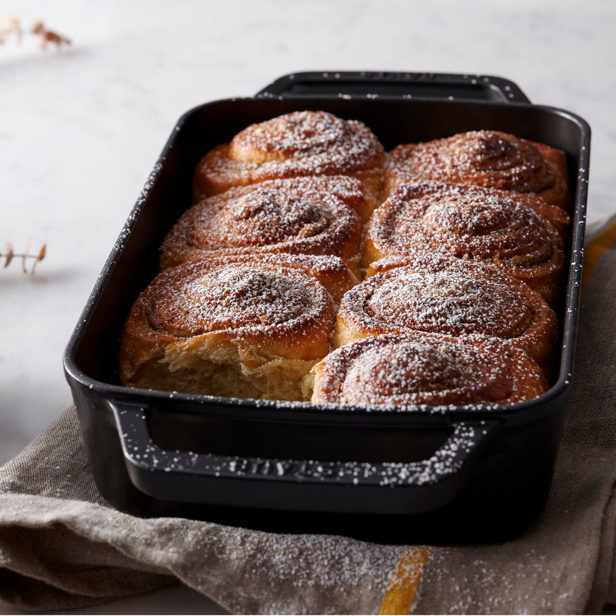 Staub Cast Iron Roasting Pan / Black / 30cm