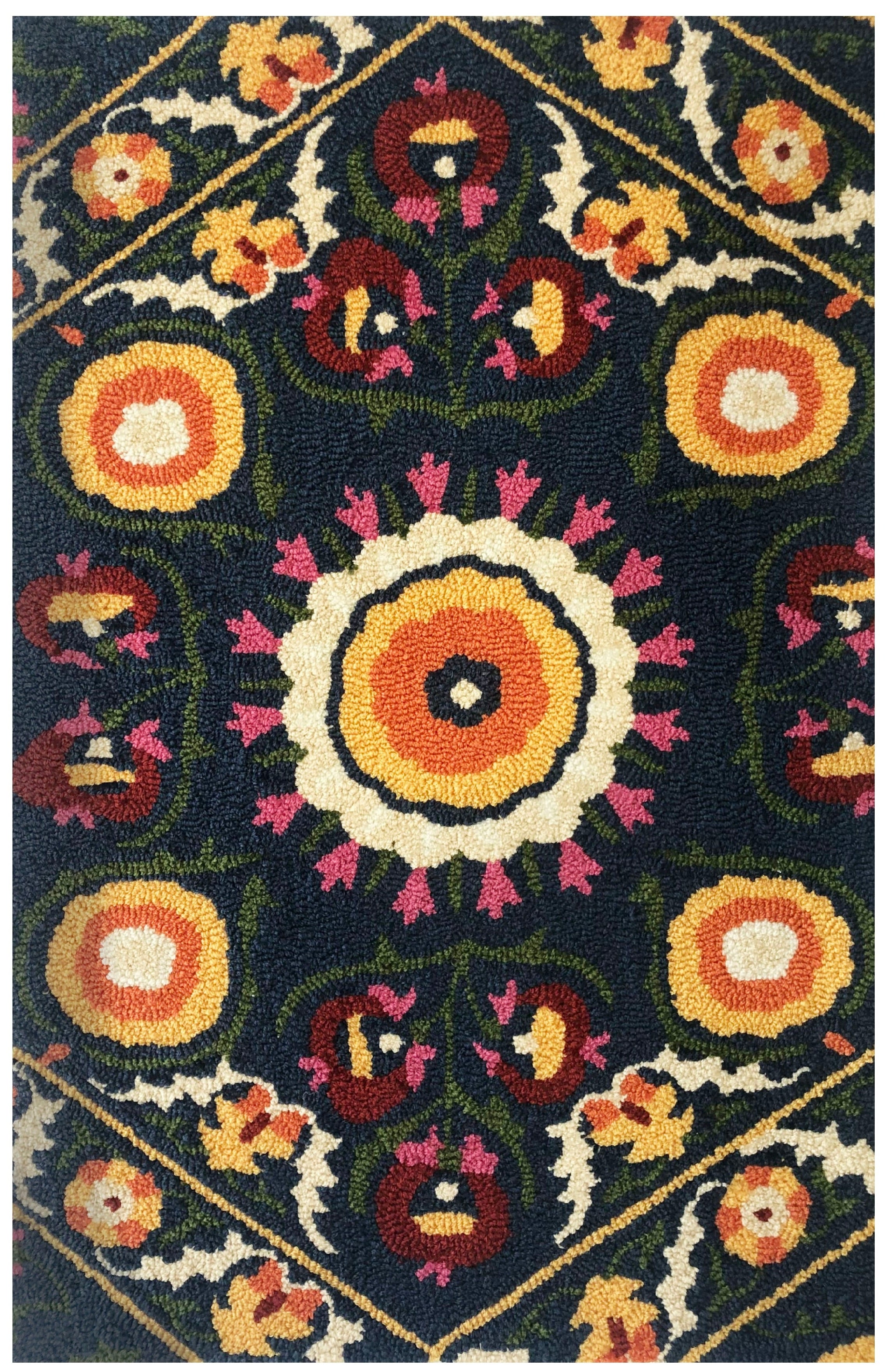 Traditional Oriental - Style Area Rug with Bold Medallion Pattern in Multicolor Tones