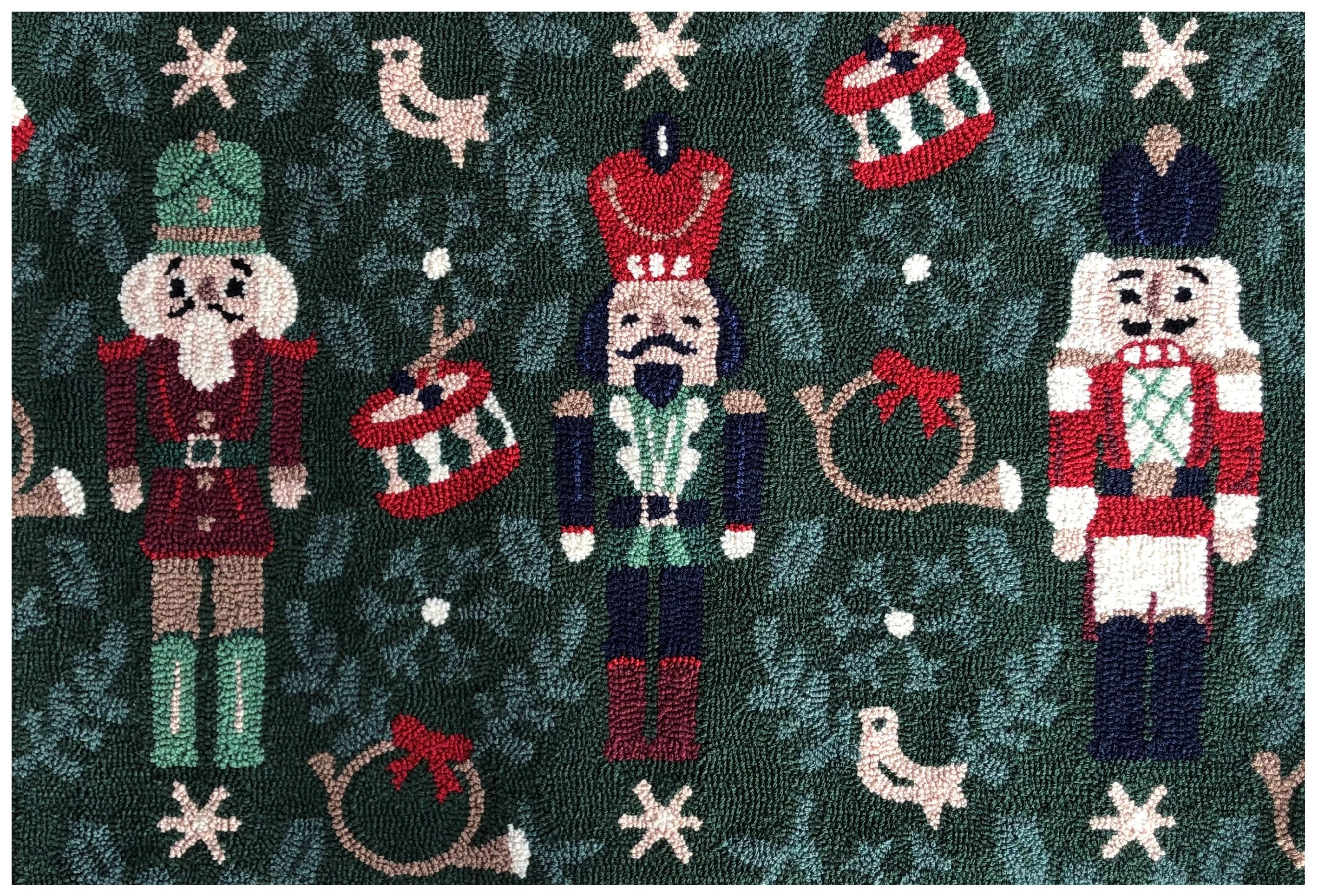 Traditional Christmas Themed Polypropylene Area Rug for Indoor Decor